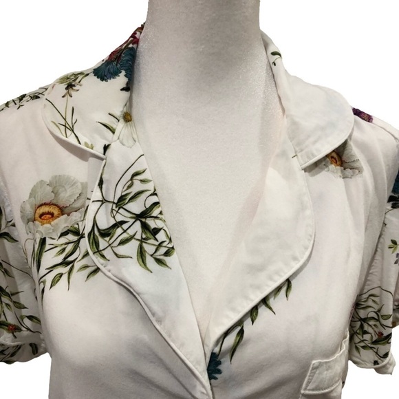 PLUM Pretty Sugar short sleeve, floral, button up blouse. Size L - Picture 3 of 8